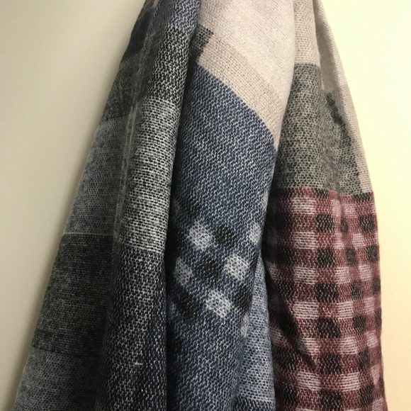NEW Blanket Scarf Plaid Grey, Red, Blue - Picture 5 of 6