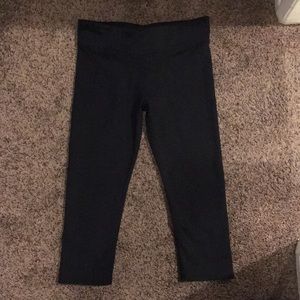 Black Fabletics cropped leggings