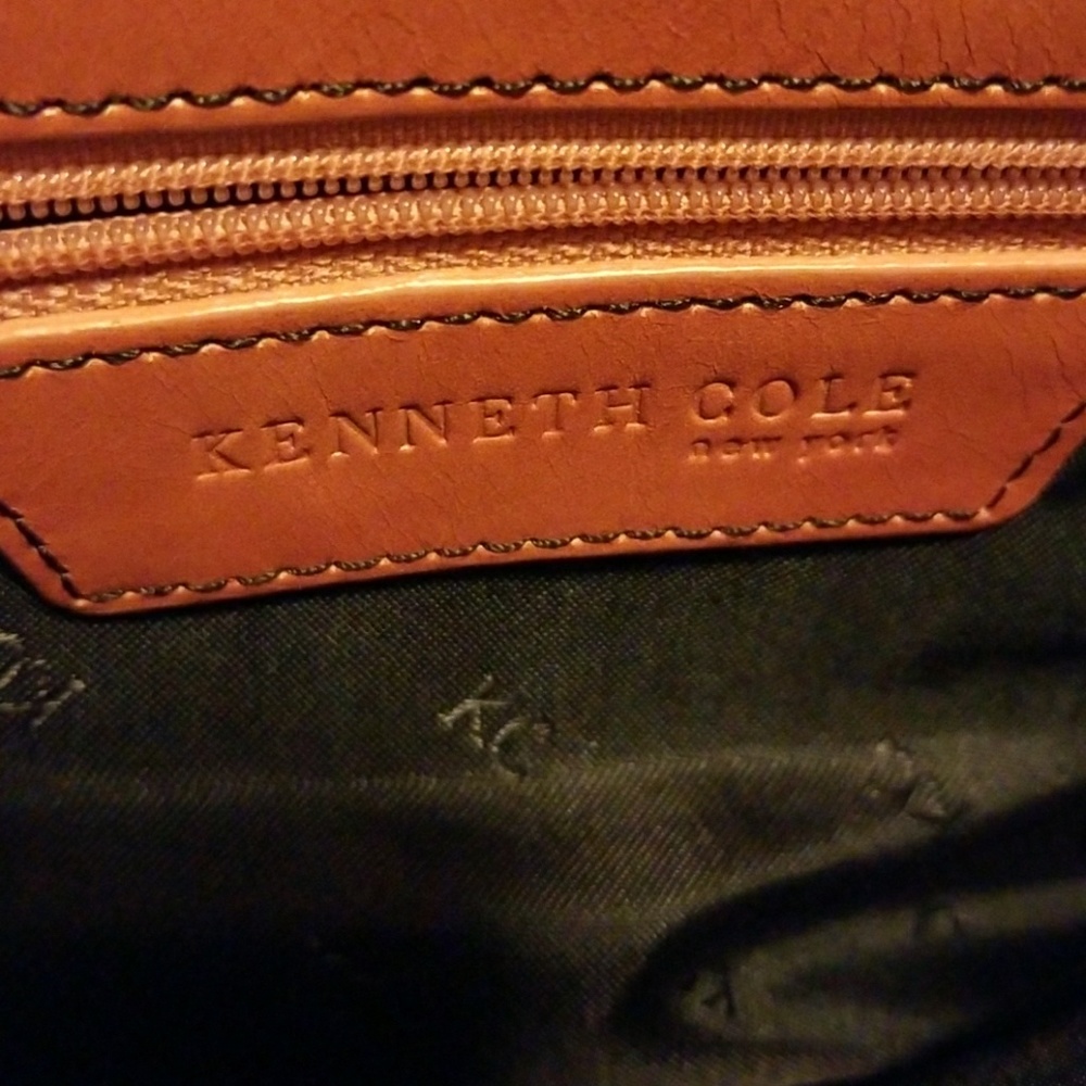 Small shoulder bag with outside pockets