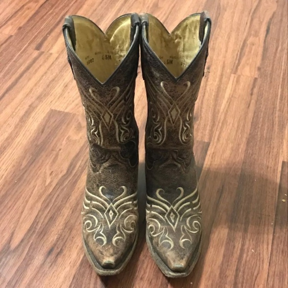 Corral boots