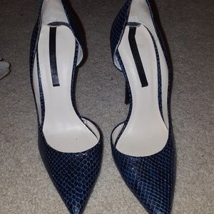 Zara woman snakeprint pumps