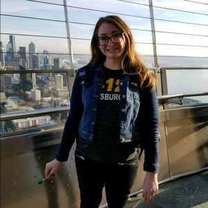 Meet your Posher, Danielle