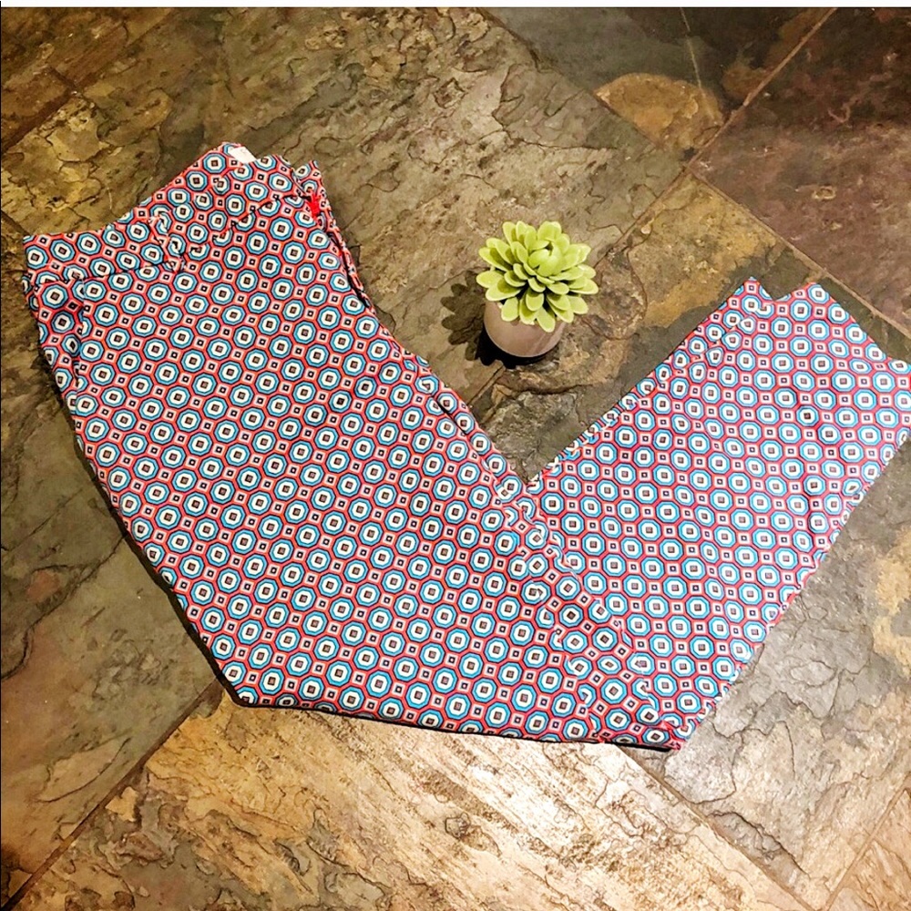 Stylish, patterned CAPRIS • Size 12