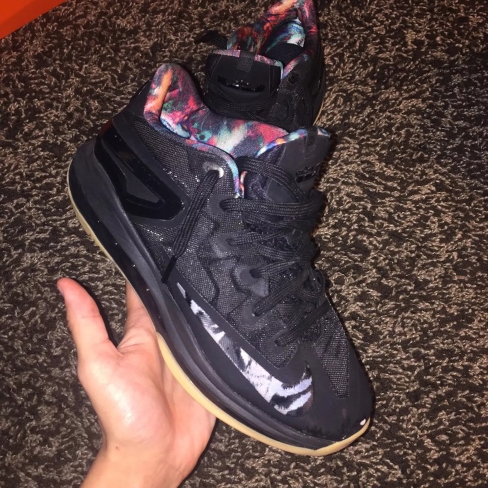 🔥 Nike Lebron James 11 Low Gum Buttom GS size 6.5