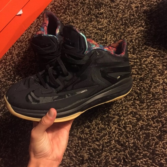 🔥 Nike Lebron James 11 Low Gum Buttom GS size 6.5 - Picture 2 of 4