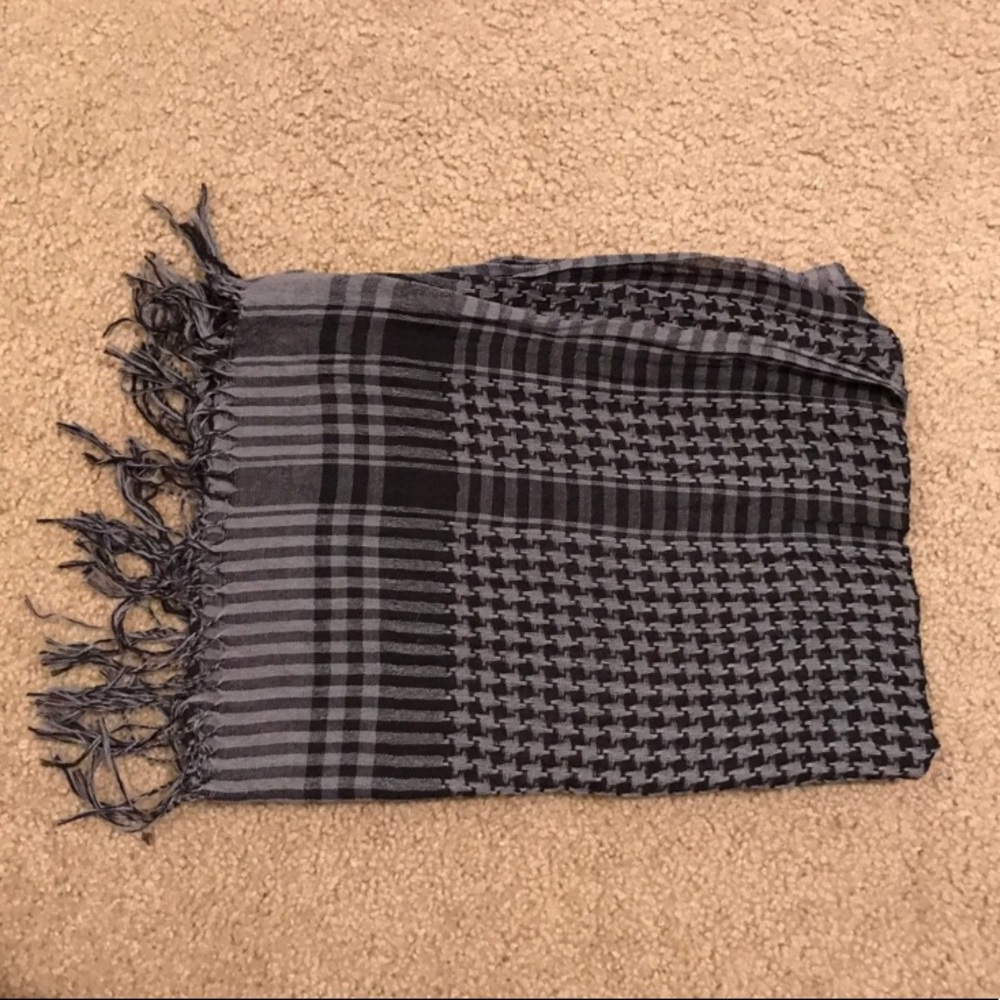 🖤 and Grey scarf