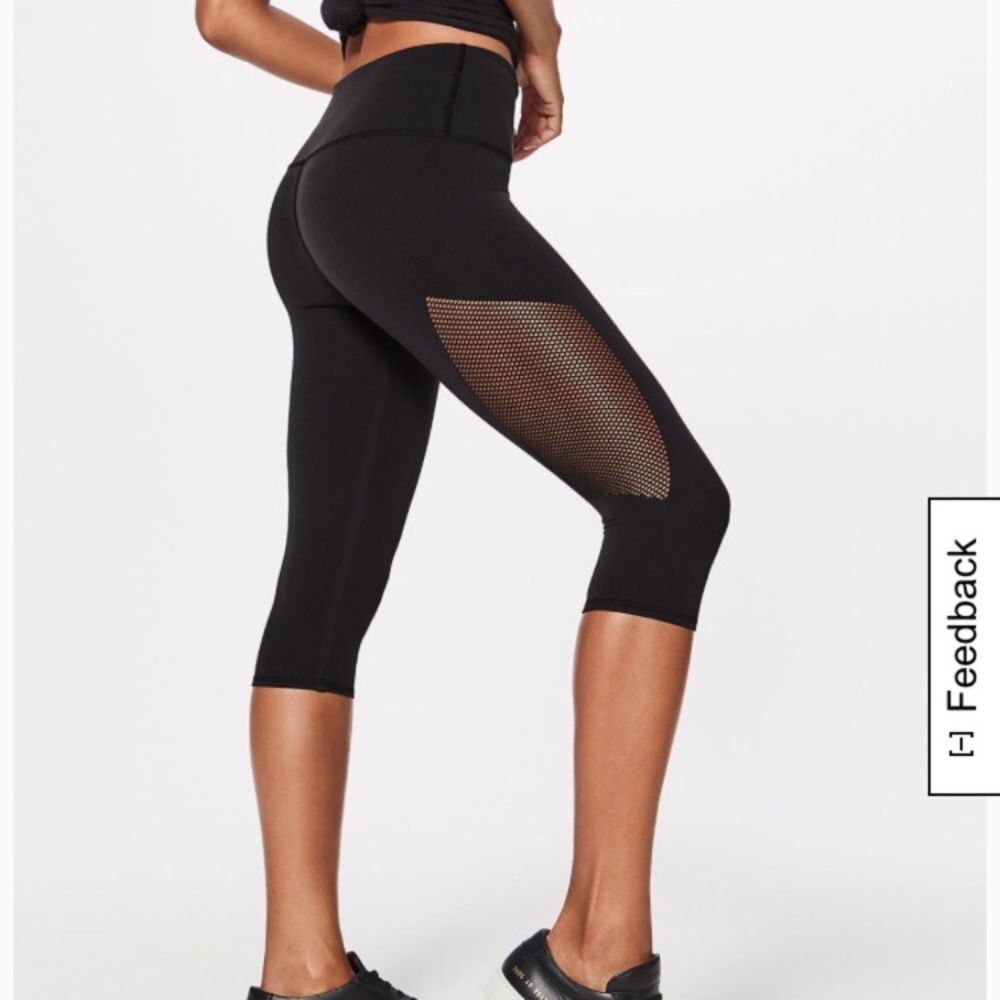 RESERVED Reveal lululemon crop
