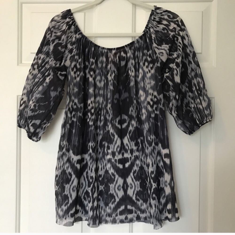 Black & white patterned. Wear it multiple ways!!!