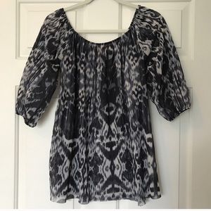 Black & white patterned. Wear it multiple ways!!!