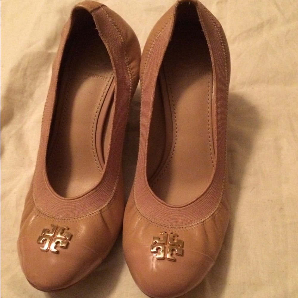BRAND NEW Tory Burch nude jolie 65mm wedges