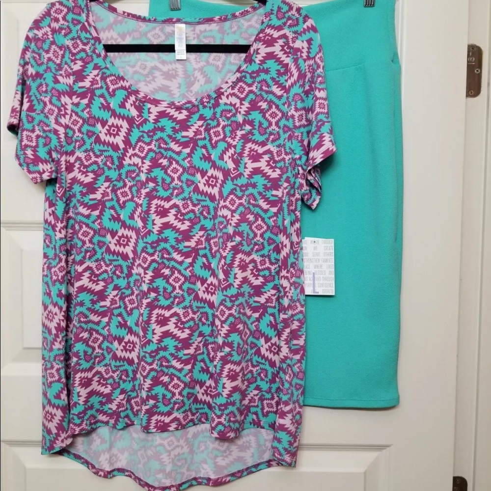 Lularoe Large Classic T & Medium Cassie skirt