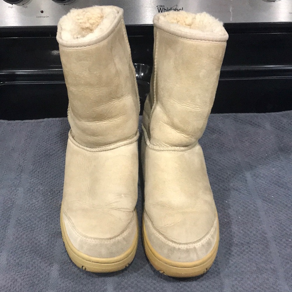 Tan Ugg Boots Size 9