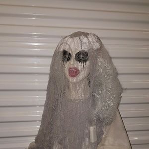 bride and groom  hallowern  figuers .