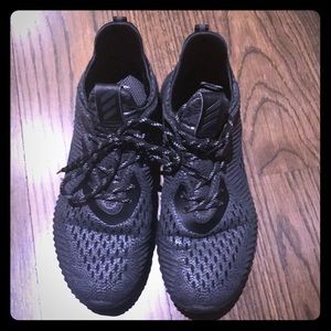 Adidas Women’s size 8 Alphabounce Black