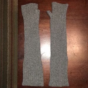 Long gray knit fingerless gloves.