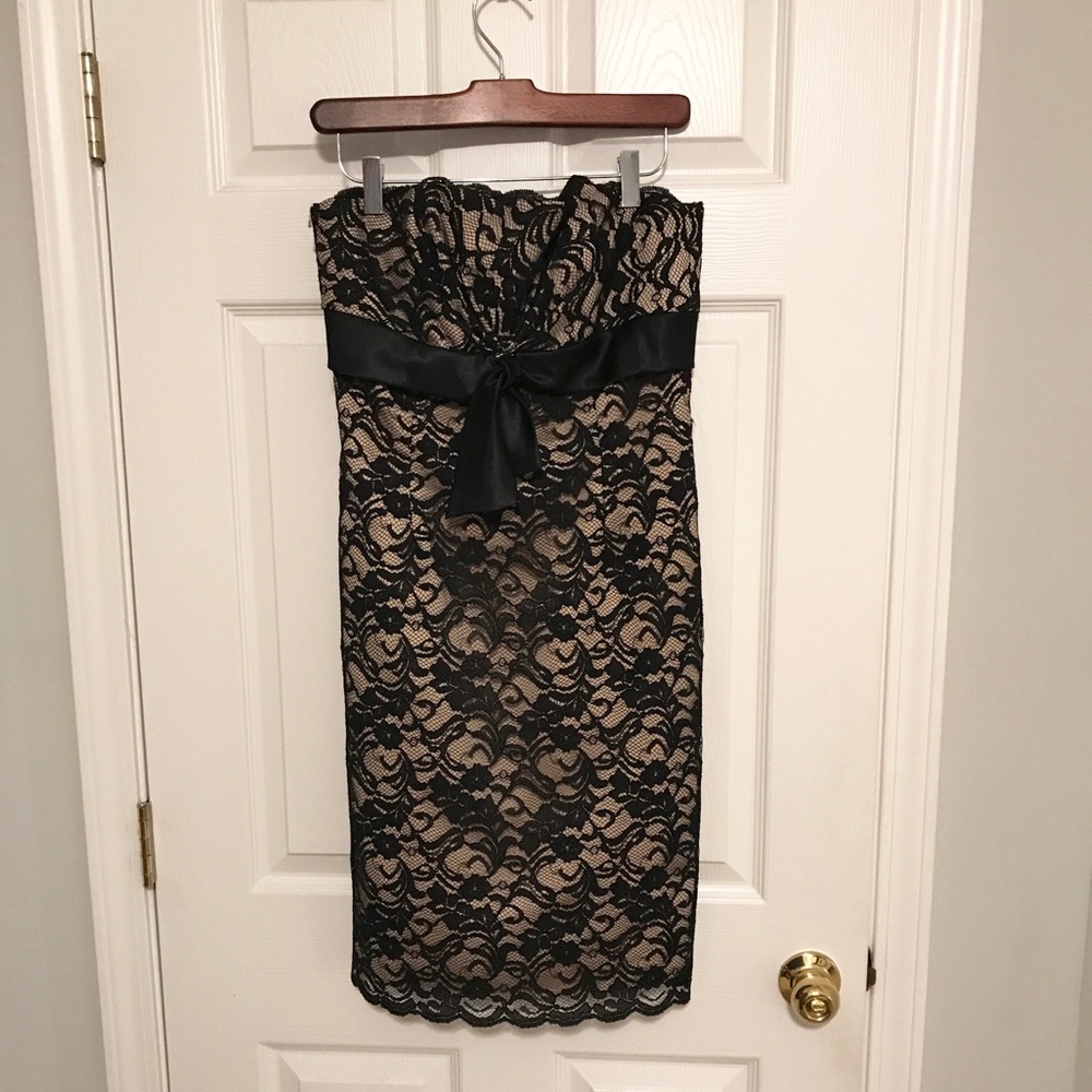 ❄️WHBM Black lace Cocktail Dress. Worn Once!❄️