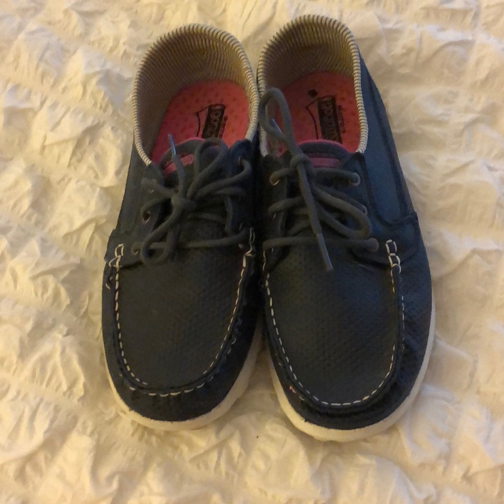 Sketchers shoes!! Worn a handful of times.