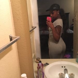 Meet your Posher, Latoya