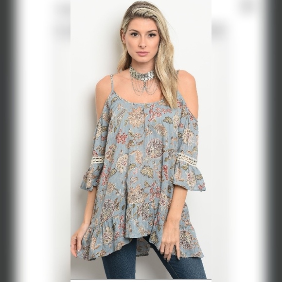 Tops - 🌴OFF SHOULDER TOP🍍