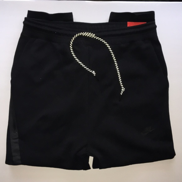 Nike Large Black Tapered Drawstring Sweatpants - Picture 3 of 8