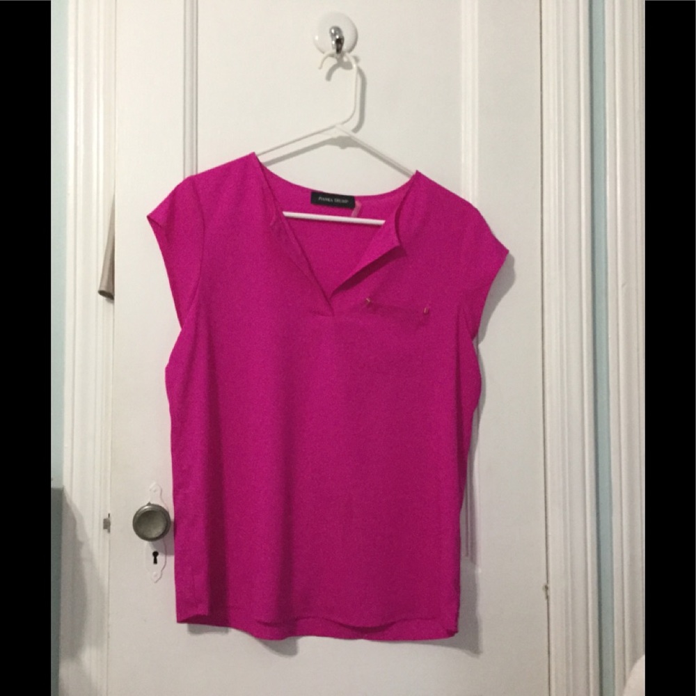 🆕Hot pink blouse👚💖🔥