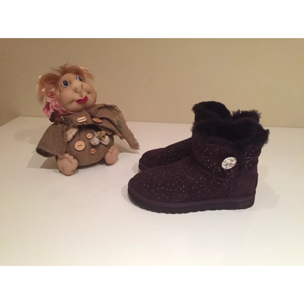 Women Ugg size 6