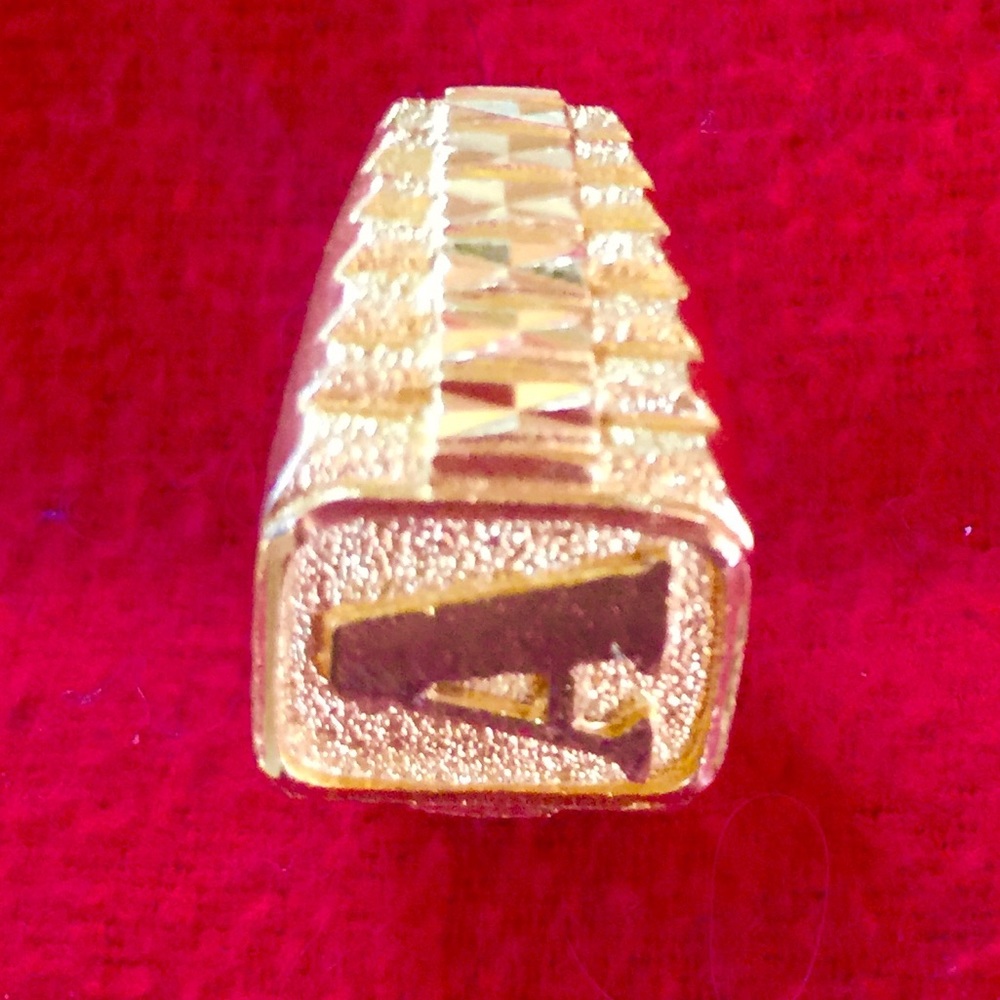 22 KARATE  GOLD RING