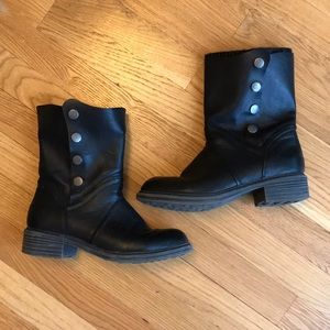 Black button up bass boots!