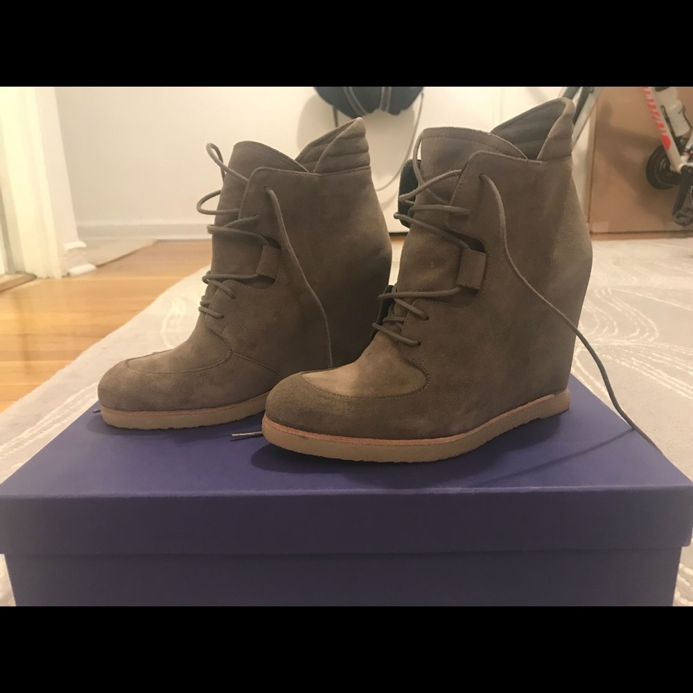 Stuart Weitzman Booties Size 8