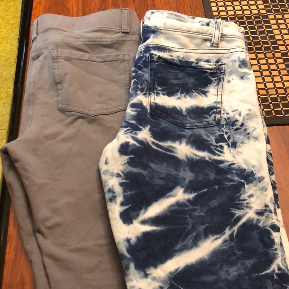 Girls jegging pants.