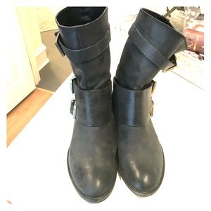 Boutique 9 low heel buckle boots!