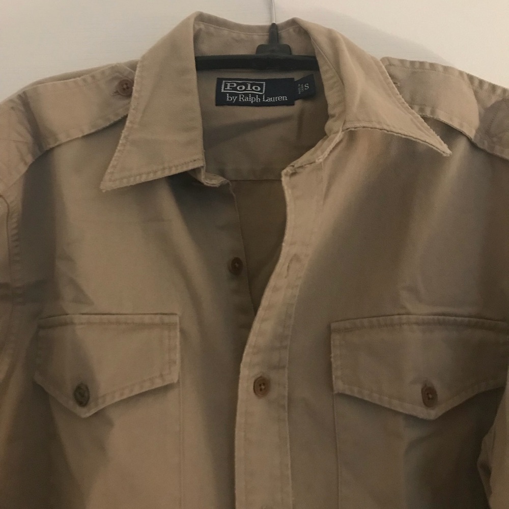 Ralph Lauren’s khaki shirt .
