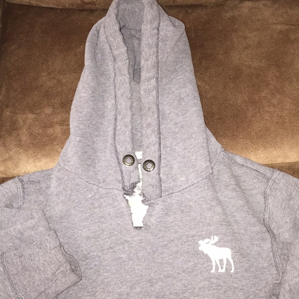 ABERCROMBIE and FITCH- HEATHER GREY- PULL OVER!