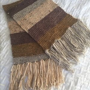 Blanket scarf with fringes