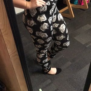 Black leggings with white and grey flowers