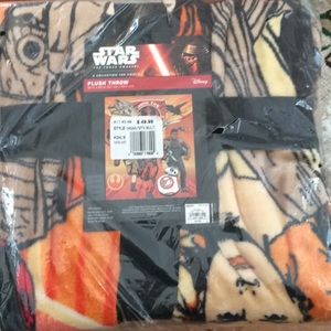 New in package STAR WARS The Force Awakens Throw