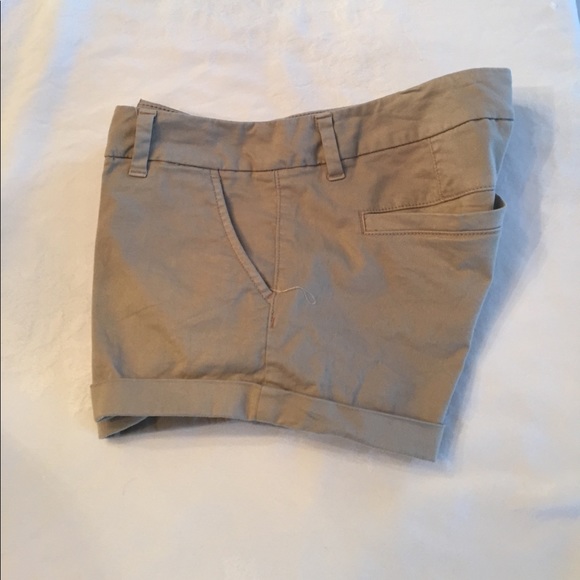 Tan shorts - Picture 2 of 3