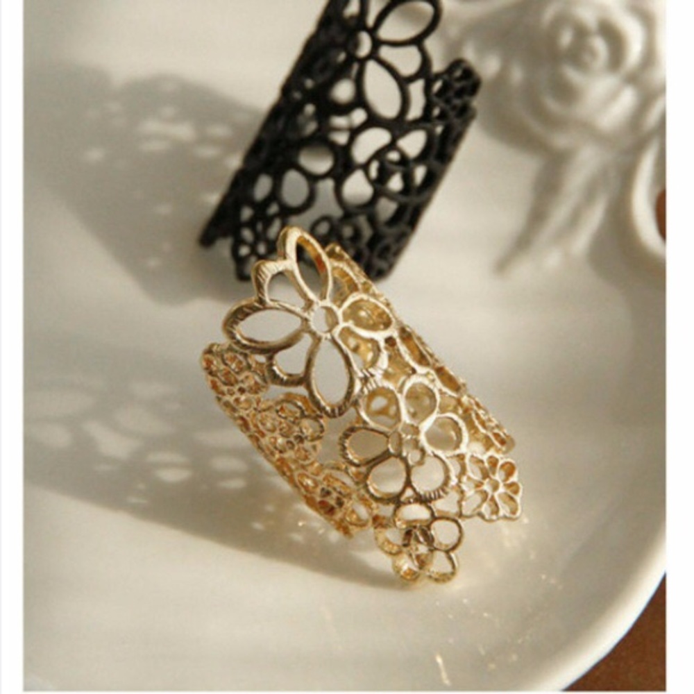 1 LEFT! Gold cutout flower design ring! - Picture 2 of 3