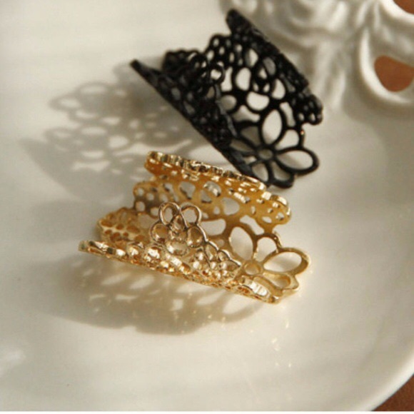 1 LEFT! Gold cutout flower design ring! - Picture 3 of 3