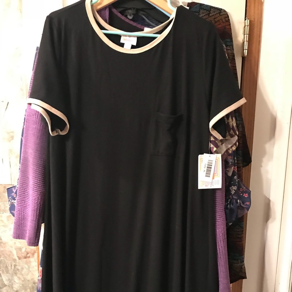 LulaRoe solid black Carly with tan/ cream ringer