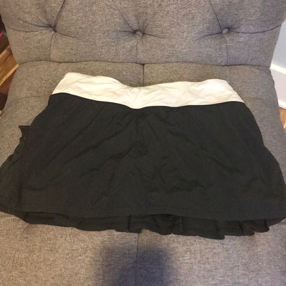 Lululemon, size 6, running skirt