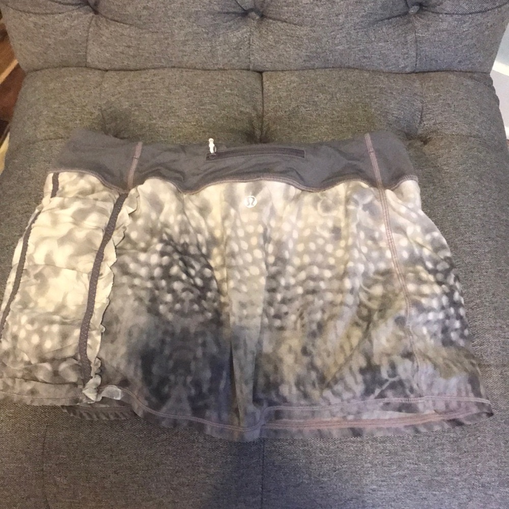 Lululemon, size 4/6, skirt with liner
