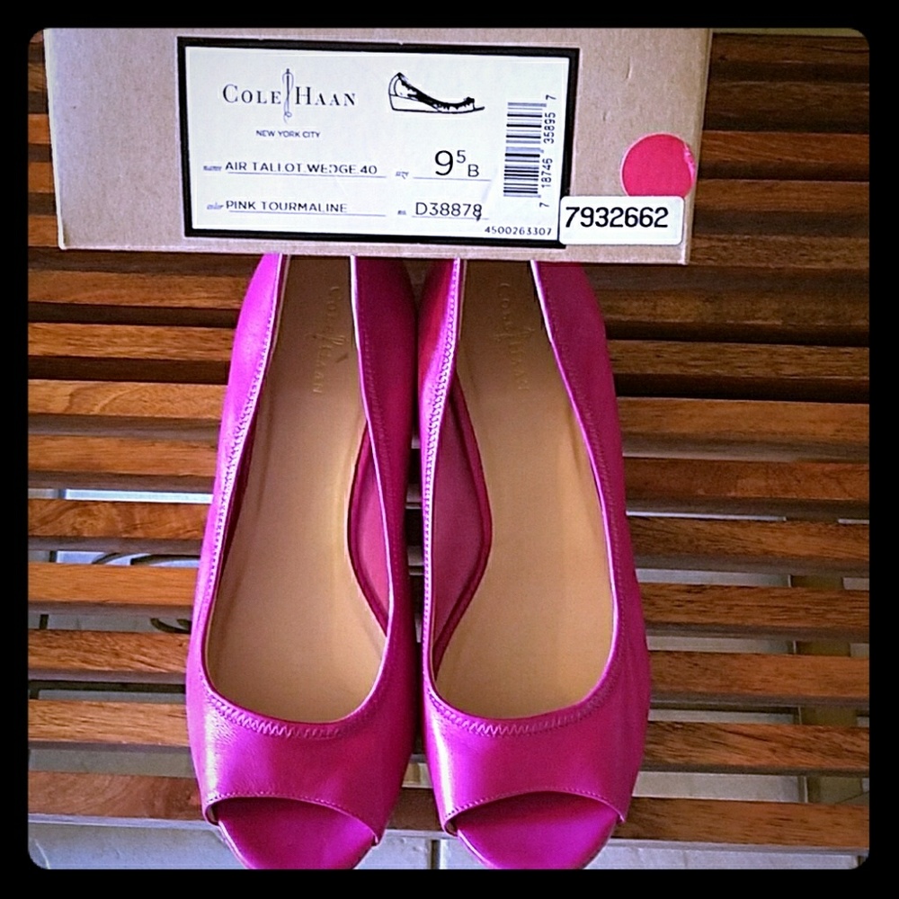Wedge peep toe (Cole Haan Nike Air design)