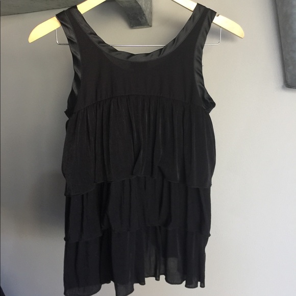 🎊H&M Ruffled top 🎊 - Picture 3 of 7