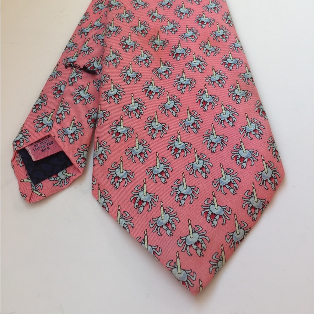 Vineyard Vines silk tie.