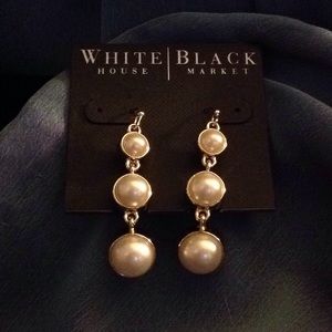 WH|BM Pearl stone, drop earrings, gold accents