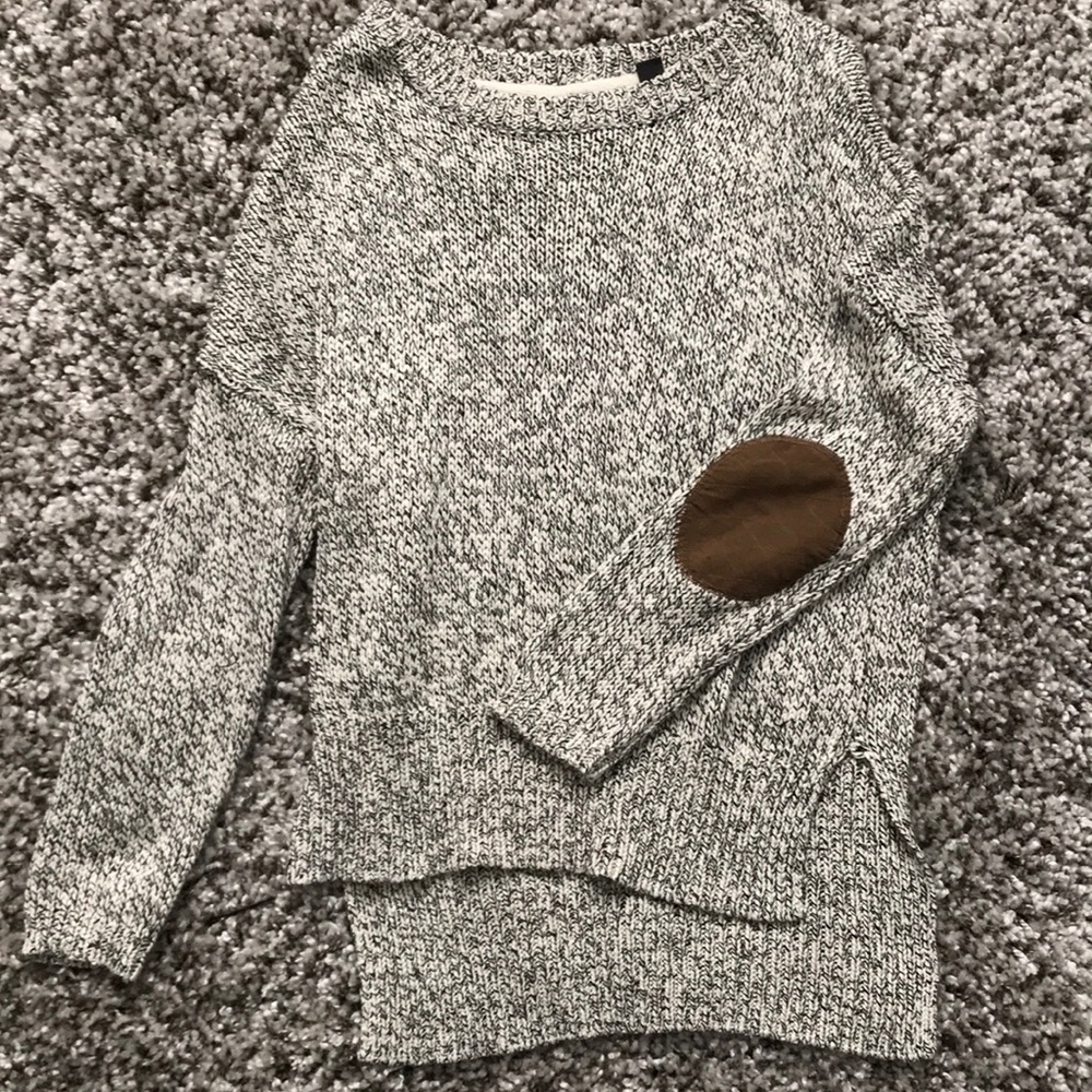 Cute Sweater w Elbow Patches