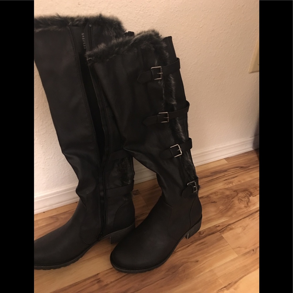 Black boots with the fur!