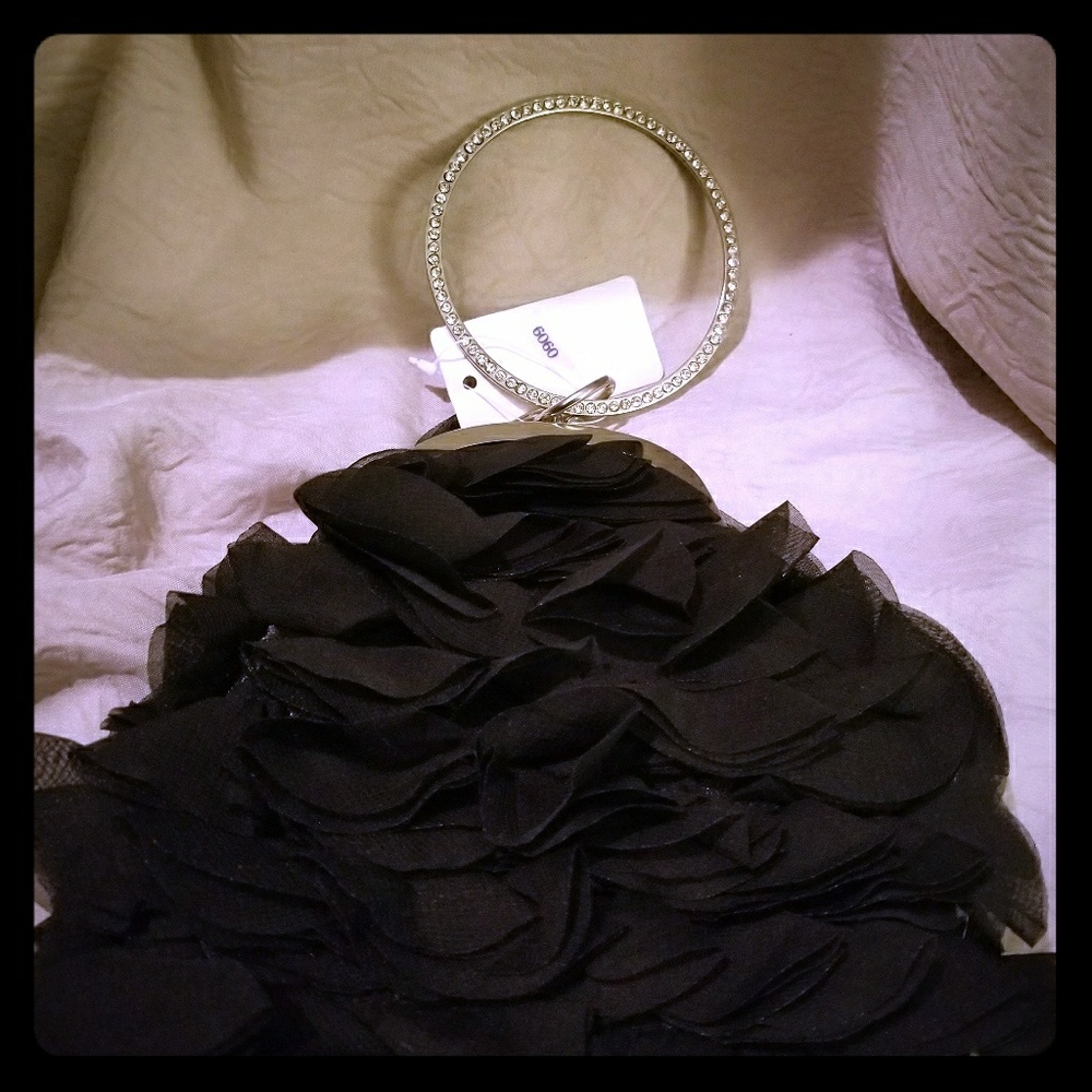 Ruffle clutch/wristlet