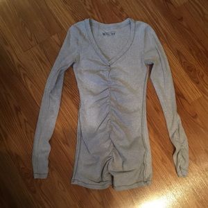 Gray •• ruched •• long sleeve top